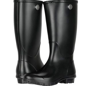 UGG Shelby Matte Black Rainboots sz 7 NEW